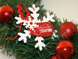christmas-tree-dorectations-paper-snowflake
